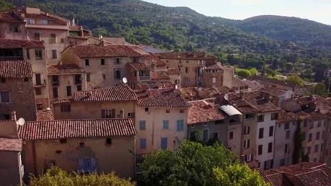 An aerial view, pulling away from the medieval mountain village Seillans France Vidéo 79858337