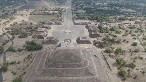 Aerial view from the pyramid of the moon looking down the avenue of the dead Video stock 337912330