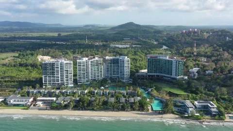 Aerial View of Rayong Marriott Resort and Spa and Coastline Vidéo 337077832