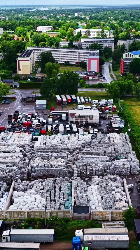 Aerial view of recycling facility with compressed bales and trucks in Latvia 库存影片 337748201