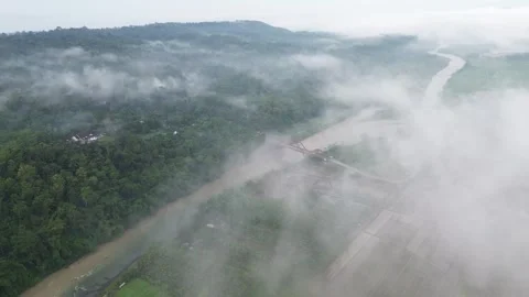 Aerial View of Red Bridge and River Covered by Morning Fog Vidéo 330487344