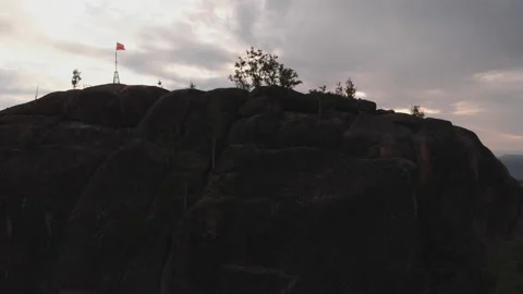 Aerial view of the red flag on top of the rock in the Siberian nature reserve 動画素材 91320810