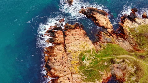 Aerial view of red rock cliff along Black Sea coast, Bulgaria Vídeo Stock 340410936