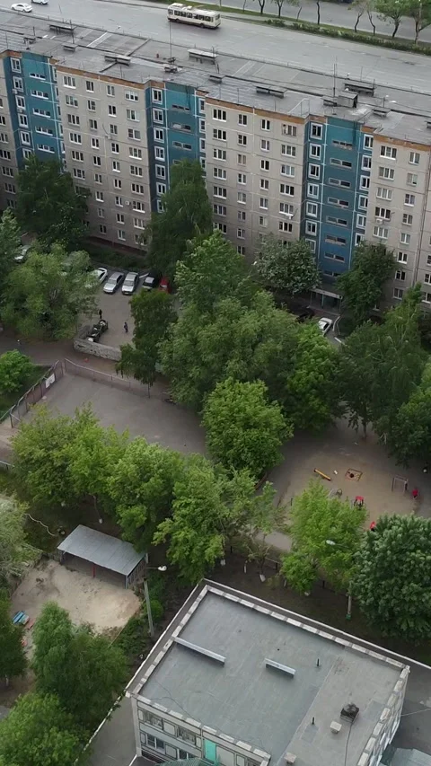 Aerial view of a residential complex surrounded by greenery Stockbeeldmateriaal 347497749