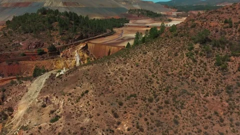 Aerial view of Rio Tinto open-pit mine in Spain Vidéo 332773835