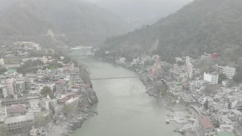 Aerial view on Rishikesh, India, 4k drone, ungraded/flat Vídeo Stock 107685885