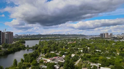 Aerial view of river and clouds. City and buildings. 库存影片 160920165