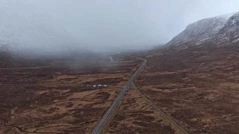 Aerial view of river etive bridge and glencoe valley in scotland 库存影片 334061121