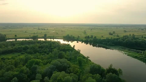 Aerial view of the river, flying over the river. Vídeos de archivo 196633173