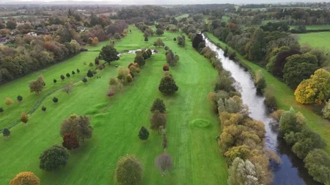 Aerial View of River Suir and Parkland in Cahir Ireland 4K Vidéo 333926255