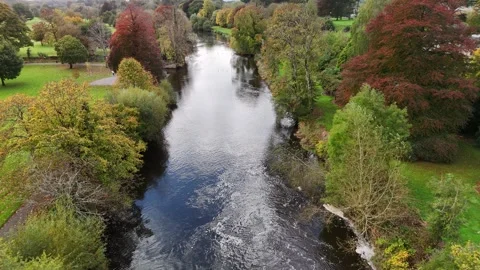Aerial View of River Suir in Cahir Ireland 4K Vidéo 333926191