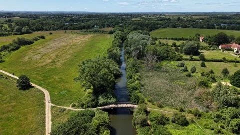 Aerial View of the River Thames Flowing Through Culham, Oxfordshire Vidéo 336892422