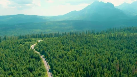 Aerial view of the road and cloudy Tatras mountains near the town of Zakopane, 库存影片 280394997