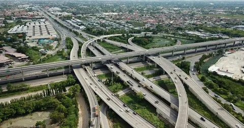 Aerial view of road interchange of highway intersection with traffic speeding Video stock 112236136