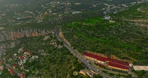 Aerial view of the road running between Monaco and the surrounding towns through Vídeo Stock 311499170