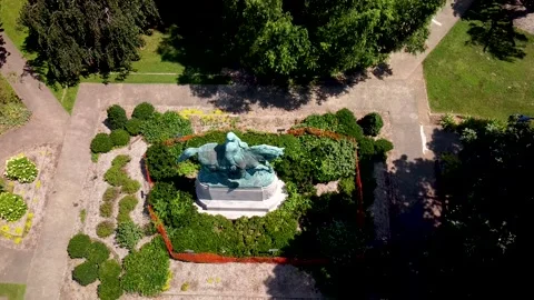 Aerial view of Robert E Lee Statue in Market Square Park Stock Footage 134909546