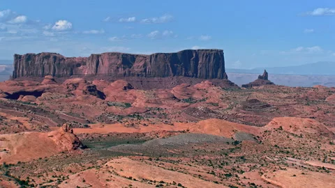 Aerial view of rock pinnacles and cliffs in the New Mexico Desert 動画素材 259077136