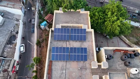 Aerial view of rooftop solar panels on residential homes in India. Vídeos de archivo 335988885