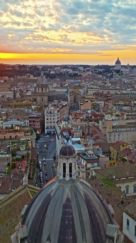 Aerial view rooftops of the city of Rome, Italy. Establishing shot of the 库存影片 320892655