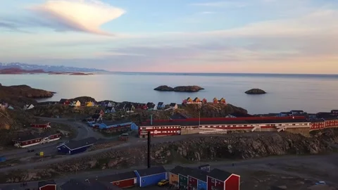 Aerial view rotating over a arctic settlement Sisimiut with colored buildings Vídeos de archivo 346135014
