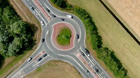 Aerial view of a roundabout. Vídeo Stock 275277260