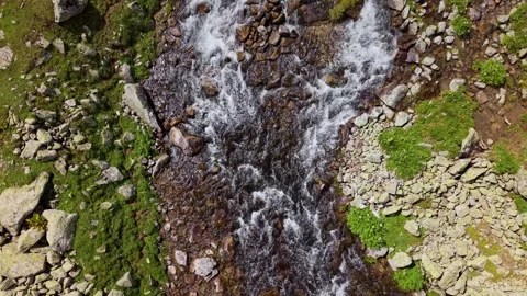 Aerial view of rushing mountain river rapids Vidéo 345088462
