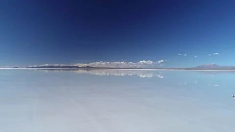 Aerial view of salt flat Salar de Uyuni, sky reflection - Bolivia, South America 스톡 동영상 104189474
