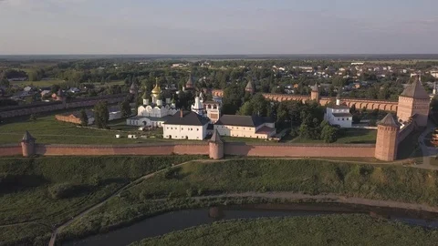 Aerial view on Saviour Monastery of Saint Euthymius in Suzdal, Vladimir oblast Vidéo 94038536