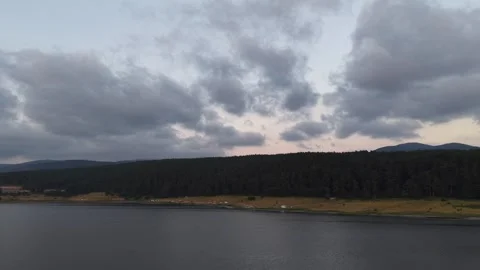 Aerial view of a scenic lakeside 库存影片 340471027