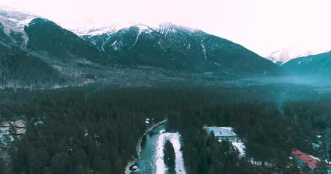 Aerial View: Scenic Mountain Range With Epic Views Of Snow-Capped Mountain Peaks Vídeos de archivo 149274373