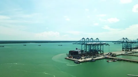 Aerial view of a seaport and container terminal along the Strait of Malacca. 스톡 동영상 343157614