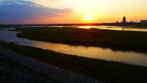 Aerial view of setting sun and the grand scene of  Yellow River setting sun Vídeo Stock 296271907