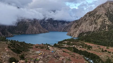 Aerial view of Shey Phoksundo Lake and the Kanjirowa Himal in Dolpa, Nepal 库存影片 323034232