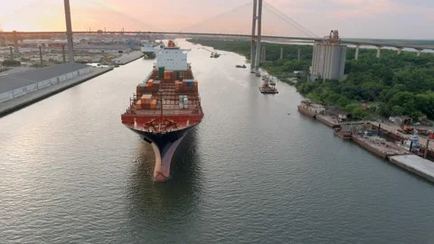 Aerial view of ship moving through port Vidéo 156624982