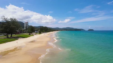 Aerial view shot. Drone camera over white beach sand and crystal sew water in su Vídeos de archivo 172386532