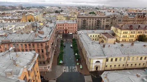 Aerial view showcasing rooftops of Saint Petersburg, rainy day Vídeo Stock 319865866
