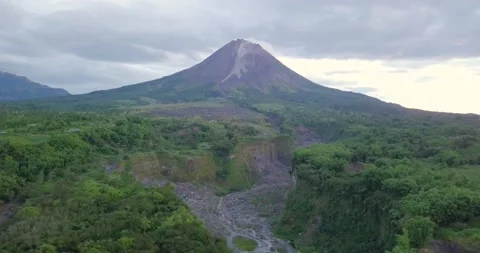 Aerial view of showing slope of Merapi Volcano in Indonesia and dried lava Vidéo 194710435