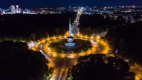 Aerial view of "Siegessaeule" (Victory Column) at t Stern in Berlin-Tiergarten Video stock 145702322