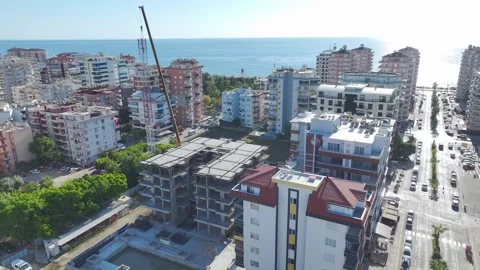 Aerial View: Skilled crane operator assembles parts and climbs ladders like a Vídeo Stock 296022506