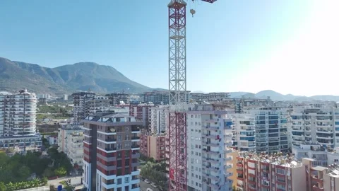 Aerial View: Skilled operator assembles crane parts and navigates ladders Vídeo Stock 296024915