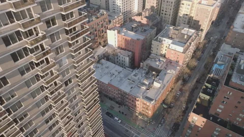 Aerial view of a skyscraper apartment building in New York Vídeo Stock 302829404
