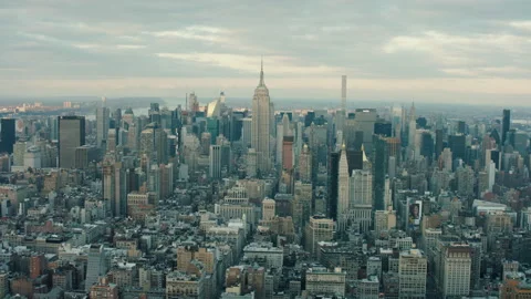 Aerial view of skyscrapers and buildings in Manhattan, New York City skyline, da Stock Footage 199461636
