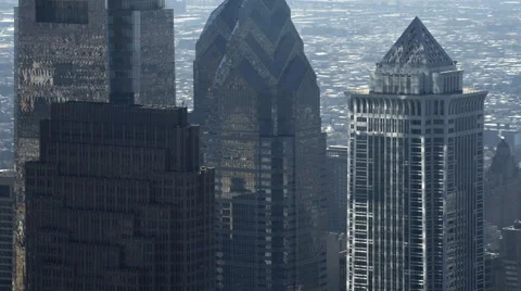 Aerial view of skyscrapers in downtown Philadelphia. Shot in 2011. Vídeos de archivo 59186392