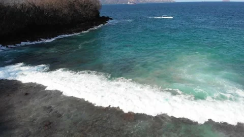 Aerial view of slow wave 스톡 동영상 147544448