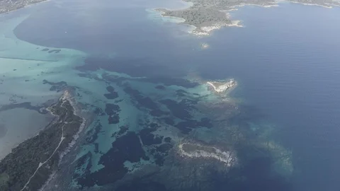 Aerial view of small islets in turquoise water, Aegean sea, Halkidiki, Sithonia 库存影片 125167627