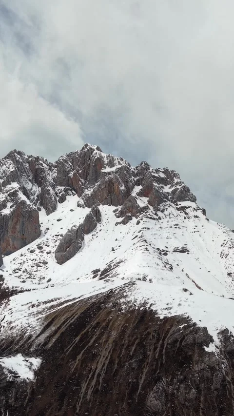 Aerial View of Snow-Capped Mountain Ridge in Western Sichuan Видео 346166501