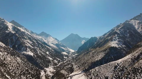 Aerial view of snow-covered mountains in Kyrgyzstan during winter Vídeos de archivo 326670586