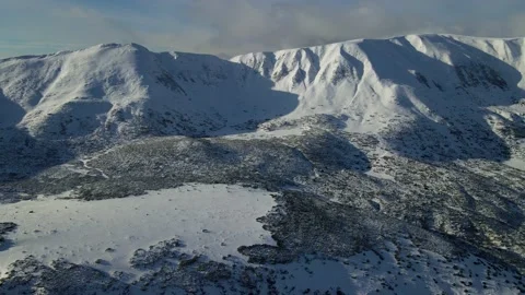 Aerial view of snow mountain range landscape, extreme terrain, cold sunny winter 스톡 동영상 146455299