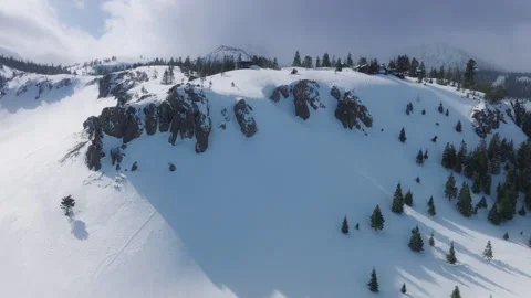 Aerial view of snow mountain range landscape in Sierra Nevada Mammoth Lakes USA 库存影片 251897298