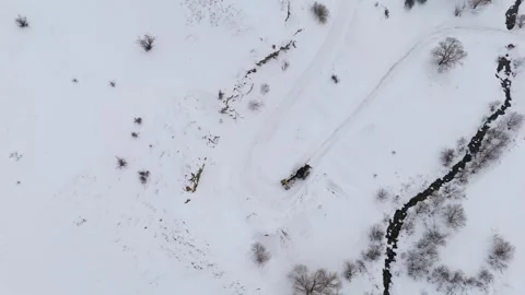 Aerial view of snowplow removing deep snow from mountain road 스톡 동영상 332368109